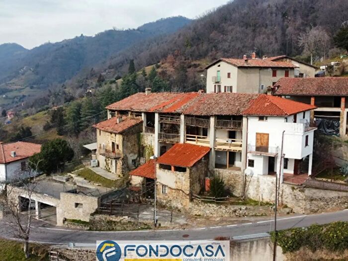 Casa quadrilocale in vendita in Via Veneto Snc, Sarnico
