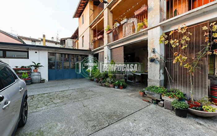 Case in Vendita e in Affitto - 2