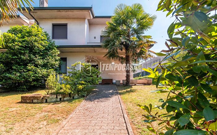 Casa quadrilocale in vendita in Via Filippo Turati, Marnate