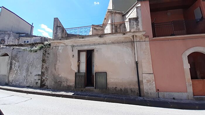 Casa trilocale in vendita in Via Roma, Palazzolo Acreide