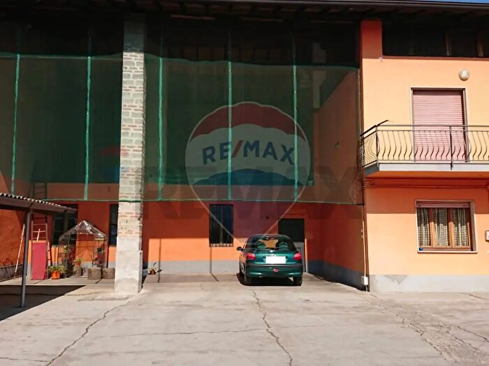 Casa con 10 locali in vendita in Via degli Umiliati, Caravaggio