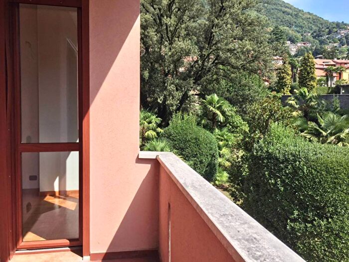 Appartamento quadrilocale in affitto in Via Camillo Benso di Cavour, Cernobbio