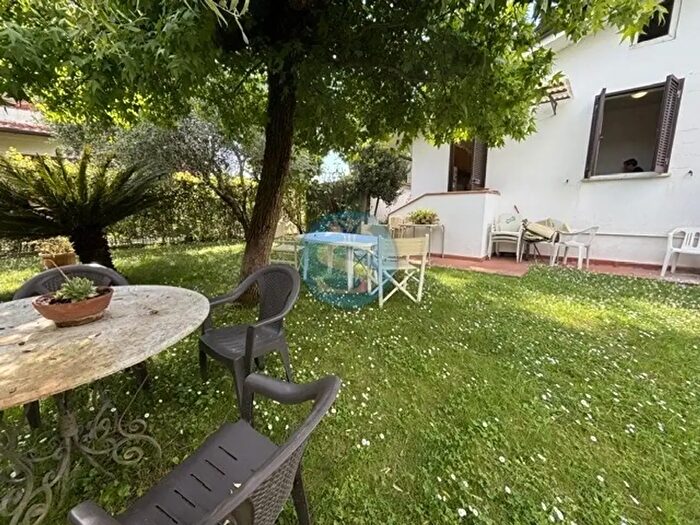 Casa con 5 locali in affitto in Pietrasanta