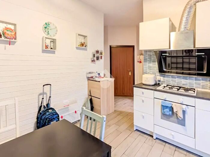 Appartamento trilocale in vendita in Via Azzo Carbonera, Milano