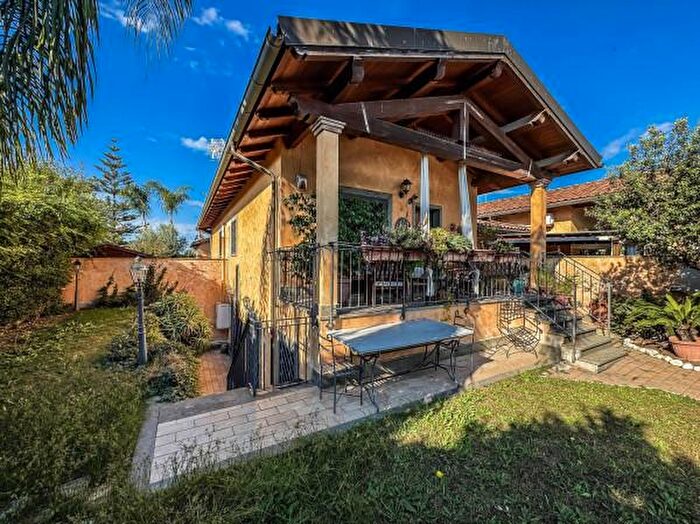 Casa con 5 locali in vendita in Via Novaledo, Roma