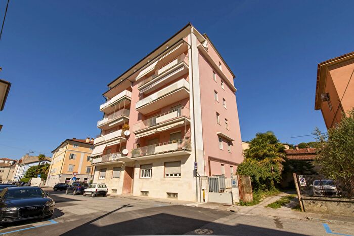 Appartamento con 6 locali in vendita in Gorizia Via Colobini, Gorizia