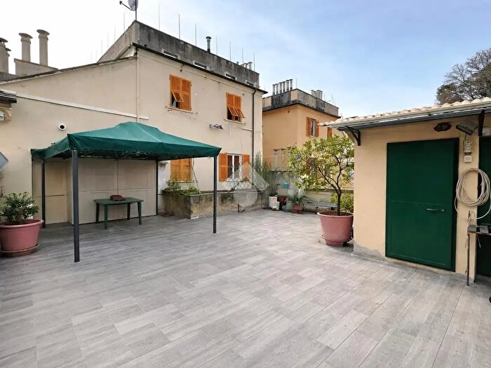 Appartamento trilocale in vendita in Via Ambrogio Negrone, Genova