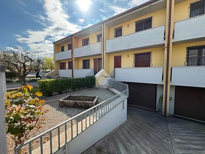 Casa con 7 locali in vendita in Via Giacomo Puccini, San Martino Buon Albergo