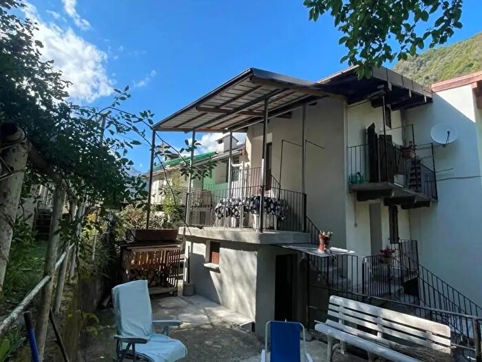 Casa trilocale in vendita in Fraz Villanuova, Ronco Canavese