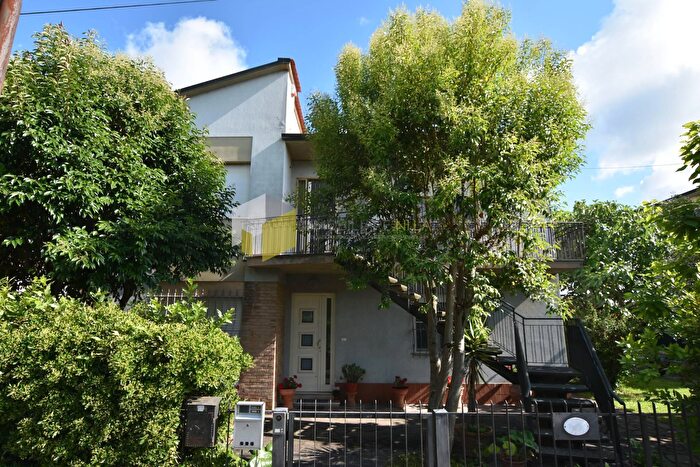 Casa con 8 locali in vendita in Ferroni, Pisa