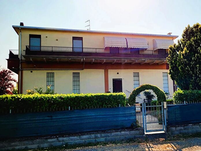 Appartamento con 7 locali in vendita in Via Pietro Nenni, Fontanellato