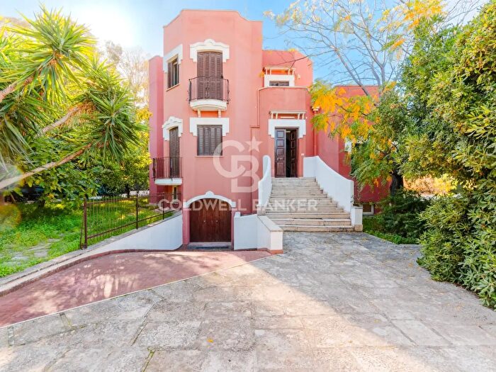 Casa con 7 locali in vendita in Via Carlo Giancaspro, Bari