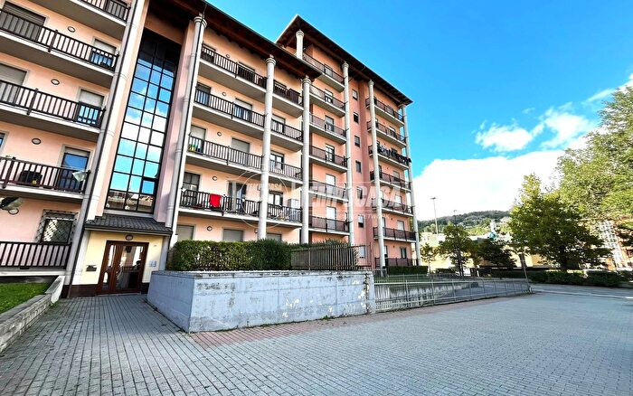Appartamento con 5 locali in vendita in Via Croix Noire, Aosta