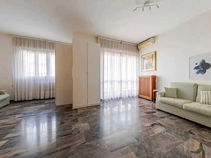 Appartamento quadrilocale in vendita in Via Ripamonti, Milano