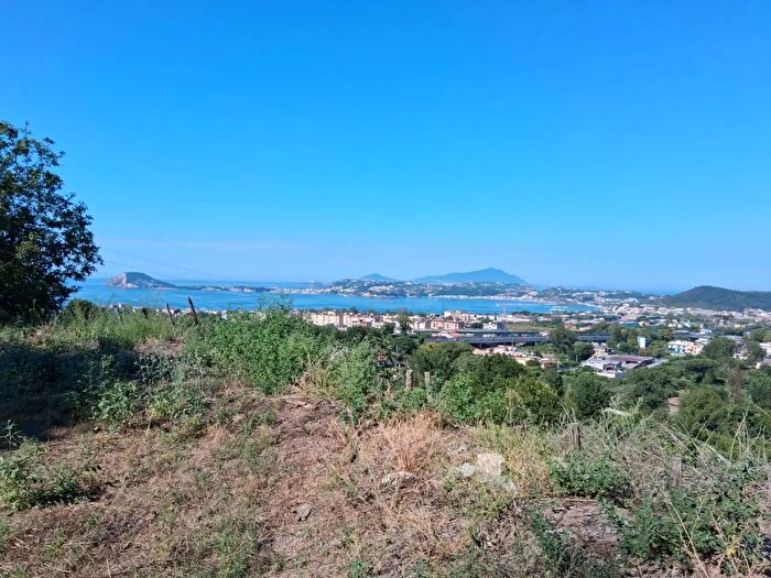 Appartamento trilocale in vendita in Via Privata Cigliano, Pozzuoli