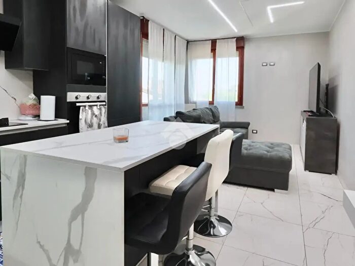 Appartamento trilocale in vendita in Via Vincenzo Scamozzi, Reggio Emilia