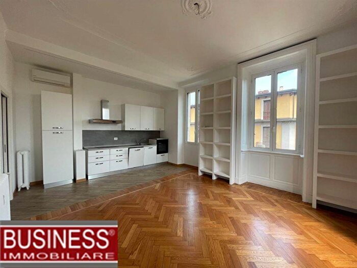 Appartamento trilocale in affitto in Via Spartaco, Cadore, Milano
