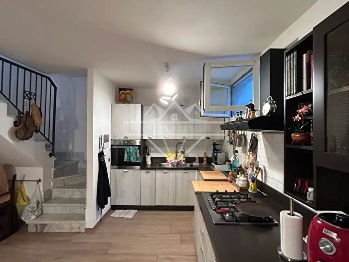Casa con 6 locali in vendita in Carrara