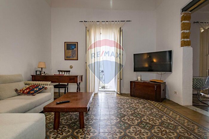 Appartamento con 6 locali in vendita in Via Volturno, Palermo