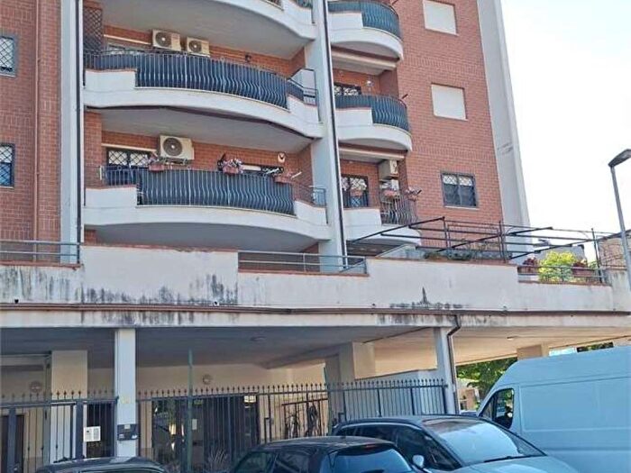 Appartamento trilocale in affitto in Pomezia Centro, Pomezia