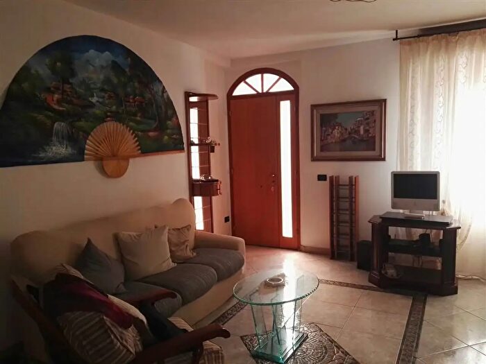 Appartamento trilocale in vendita in Falconara Marittima