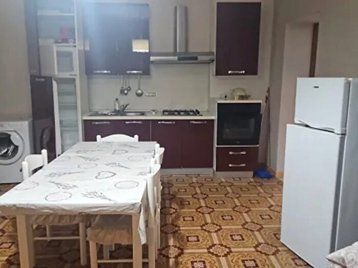 Appartamento trilocale in affitto in Via Caprera, Catanzaro