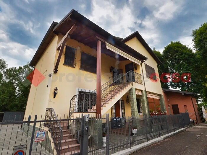 Appartamento quadrilocale in vendita in Via Pascoli, Paderno Dugnano