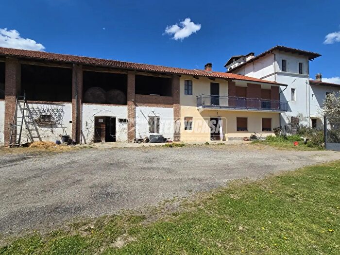 Casa con 8 locali in vendita in Via Pralormo, Carmagnola