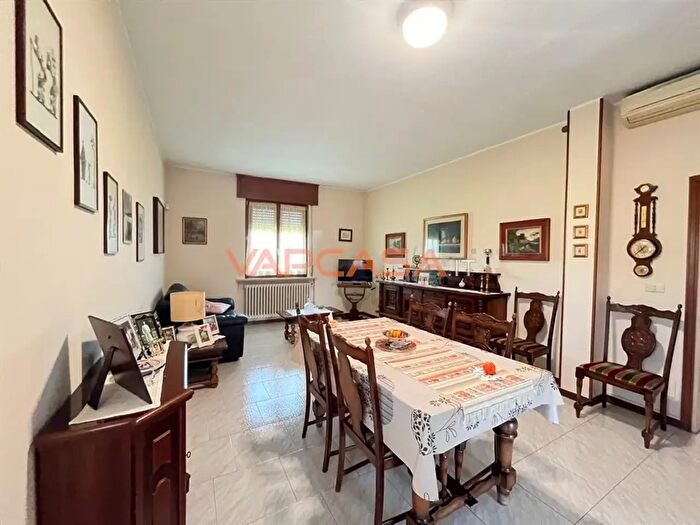 Appartamento quadrilocale in vendita in Via Puccini, Lurano
