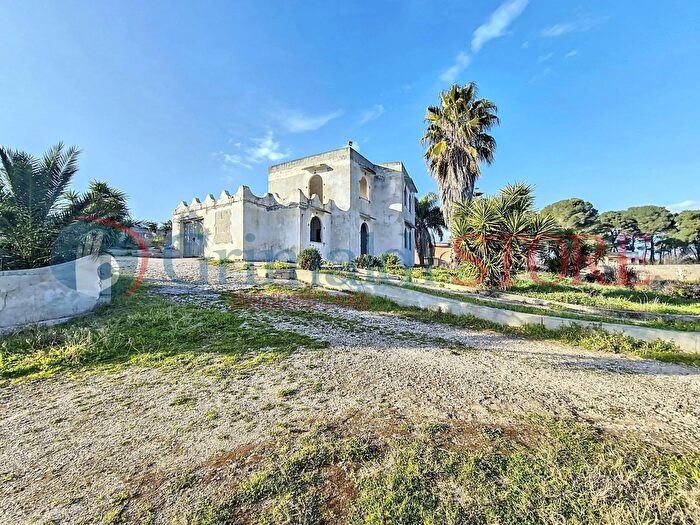 Casa con 7 locali in vendita in Oria