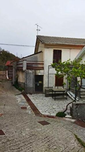 Casa con 6 locali in vendita in Varese Ligure