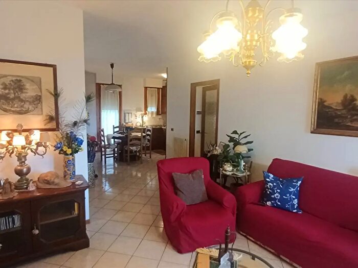 Appartamento con 5 locali in vendita in Via Romana, Montalcino