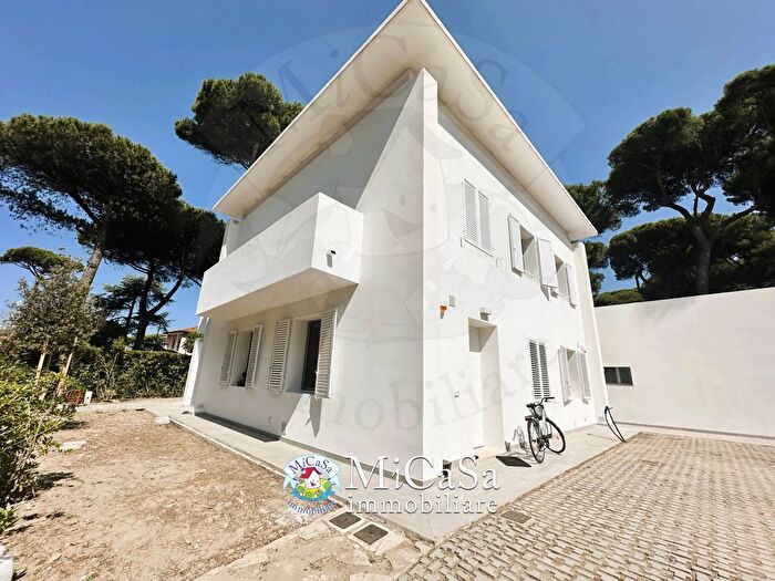 Appartamento trilocale in affitto in Via degli Alberi, Pisa