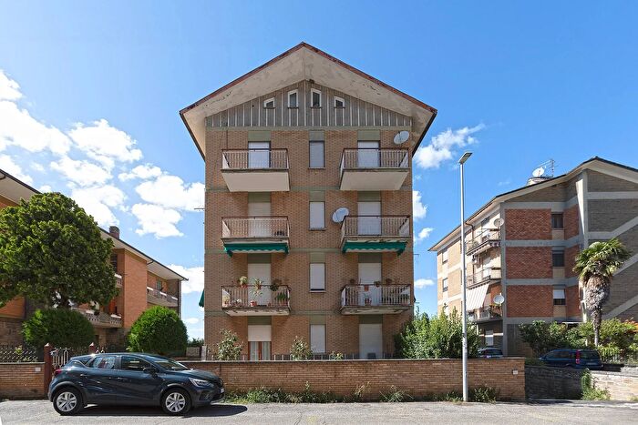 Appartamento trilocale in vendita in Via Gianlorenzo Bernini, Viterbo