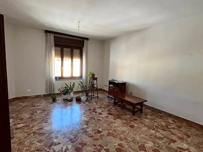 Appartamento con 7 locali in vendita in Suzzara