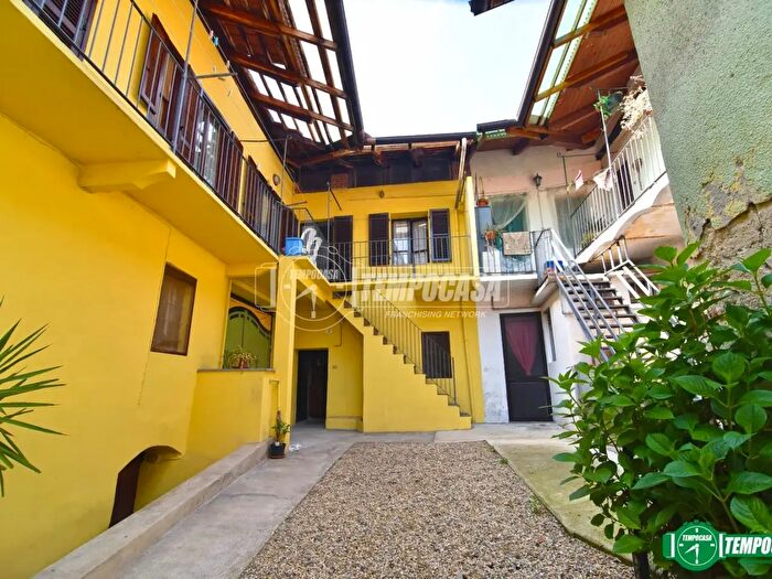 Casa quadrilocale in vendita in Via del Castello, Rocca Canavese