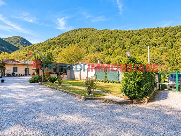 Casa trilocale in vendita in Via dei Cipressi, Rieti