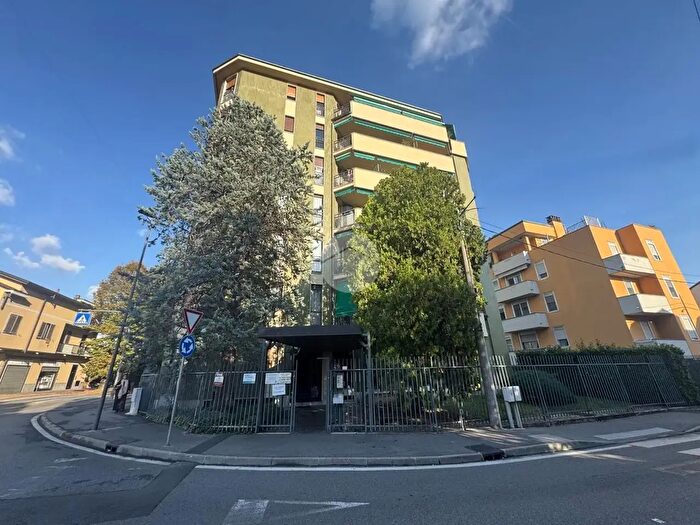 Appartamento quadrilocale in vendita in Via Milano, Cesano Maderno