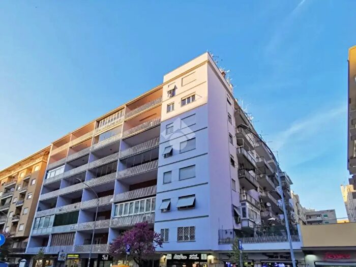 Appartamento trilocale in vendita in Via Tuscolana, Roma