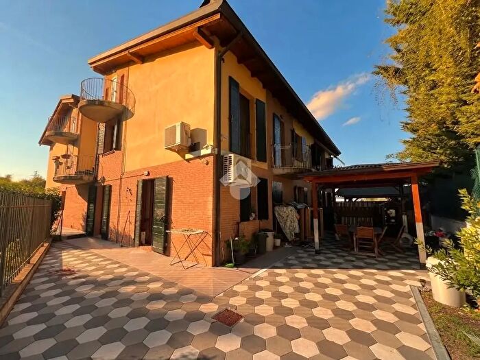 Casa quadrilocale in vendita in Strada Pedemontana Vignale, Traversetolo