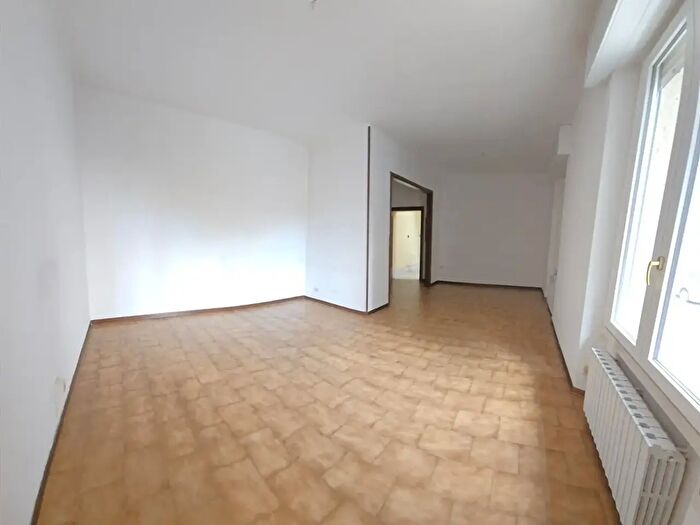 Appartamento quadrilocale in vendita in Via Racchetta, Cremona