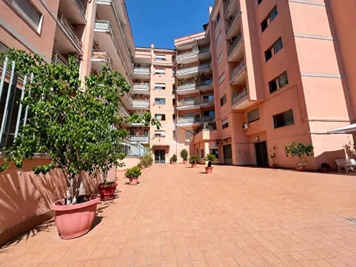 Appartamento trilocale in vendita in Via Ernesto Ricci, Napoli