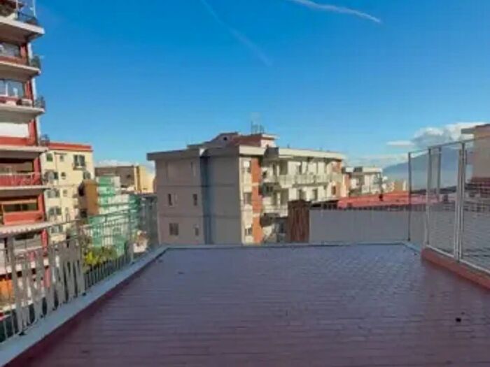 Appartamento trilocale in vendita in Via Giacinto Gigante, Napoli