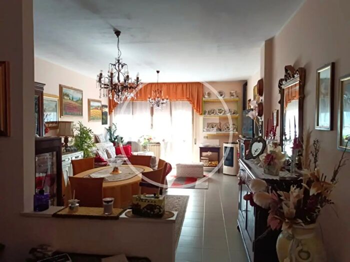 Appartamento trilocale in vendita in Via P Pignatelli, Cepagatti