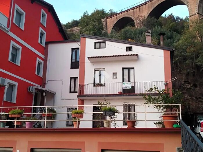 Casa con 6 locali in vendita in Località Fiume, San Pietro In Guarano