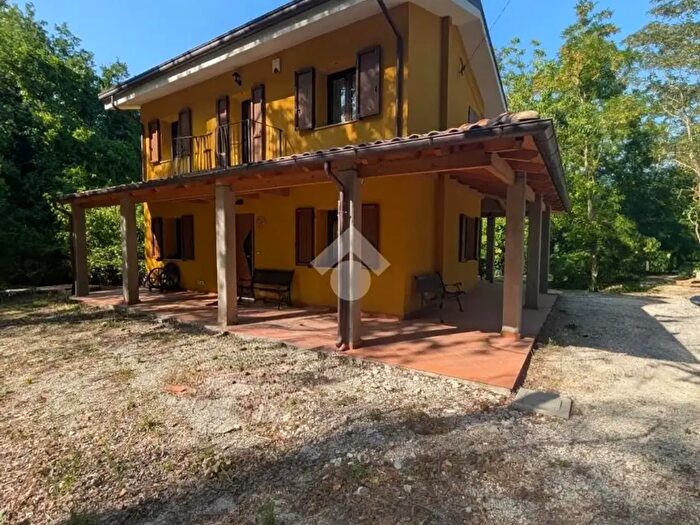 Casa quadrilocale in vendita in Localitá Molino Diavolino, Sassocorvaro Auditore