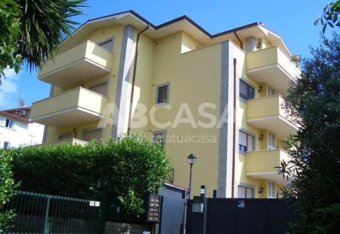 Appartamento trilocale in affitto in Via dei Bastioni, Semicentro, Velletri