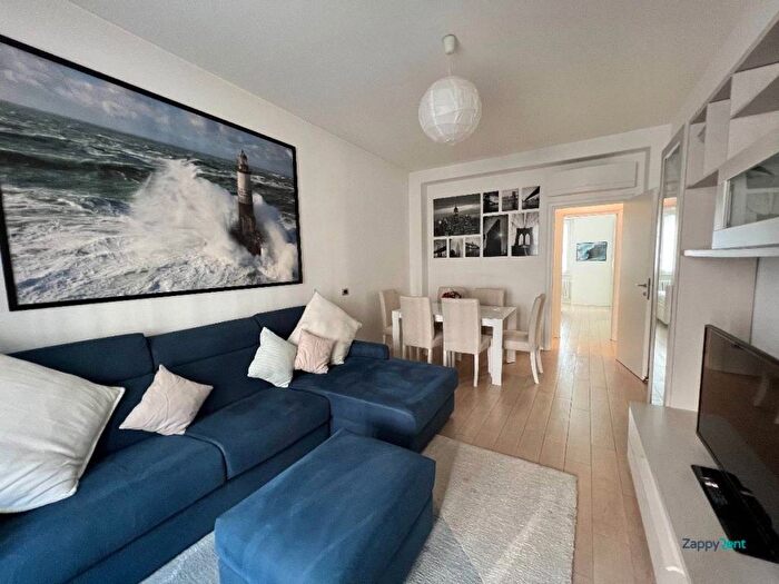 Appartamento trilocale in affitto in Via Lambrate, Casoretto, Milano