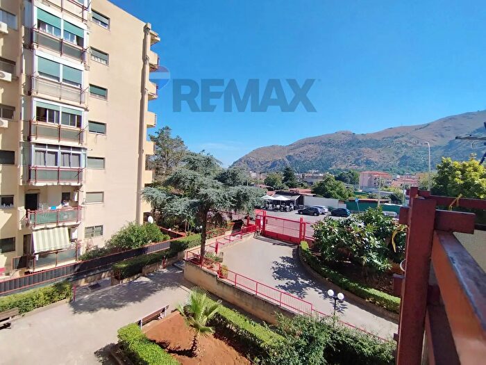 Appartamento con 5 locali in vendita in Via Placido Rizzotto, Palermo