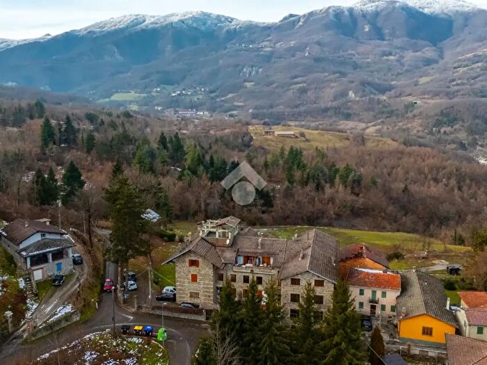 Appartamento bilocale in vendita in Via Rola, Corniglio